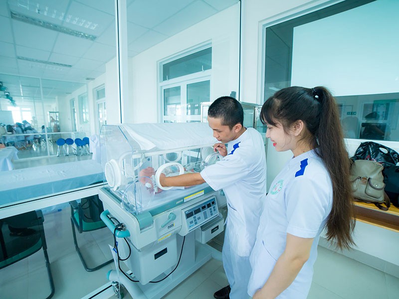 Chức danh nghề nghiệp hộ sinh