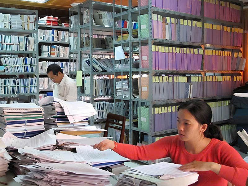 Nhân viên văn thư lưu trữ